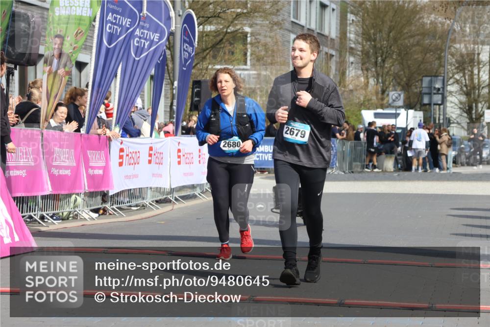 12.04.2026 - 45. Internationalen Wilhelmsburger Insellauf Strokosch-Dieckow http://msf.ph/oto/9480645 12.04.2026 11:54:46 Ziel 2679, 2680 meine-sportfotos.de