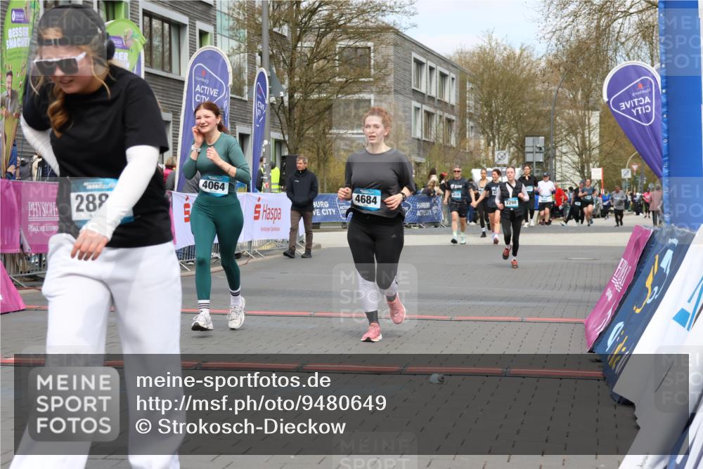 12.04.2026 - 45. Internationalen Wilhelmsburger Insellauf Strokosch-Dieckow http://msf.ph/oto/9480649 12.04.2026 13:26:30 Ziel 2881, 4064, 4684 meine-sportfotos.de