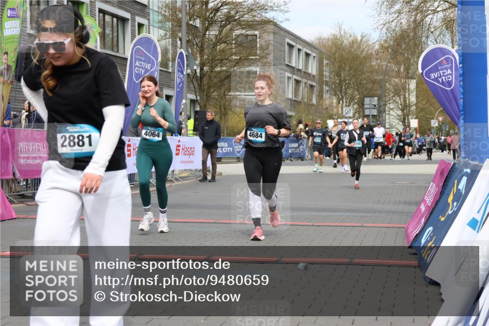 12.04.2026 - 45. Internationalen Wilhelmsburger Insellauf Strokosch-Dieckow http://msf.ph/oto/9480659 12.04.2026 13:26:30 Ziel 2881, 4064, 4684 meine-sportfotos.de