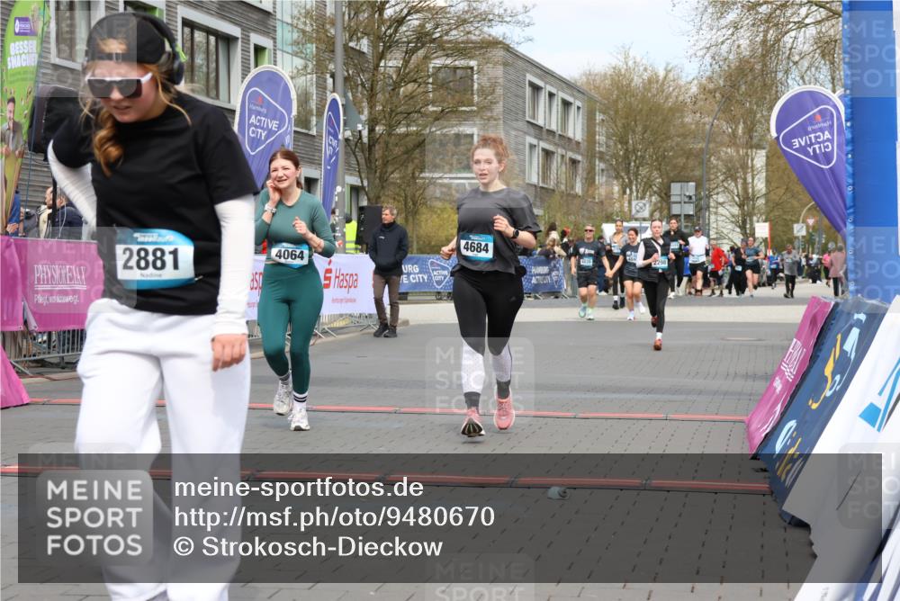 12.04.2026 - 45. Internationalen Wilhelmsburger Insellauf Strokosch-Dieckow http://msf.ph/oto/9480670 12.04.2026 13:26:30 Ziel 2881, 4064, 4684 meine-sportfotos.de