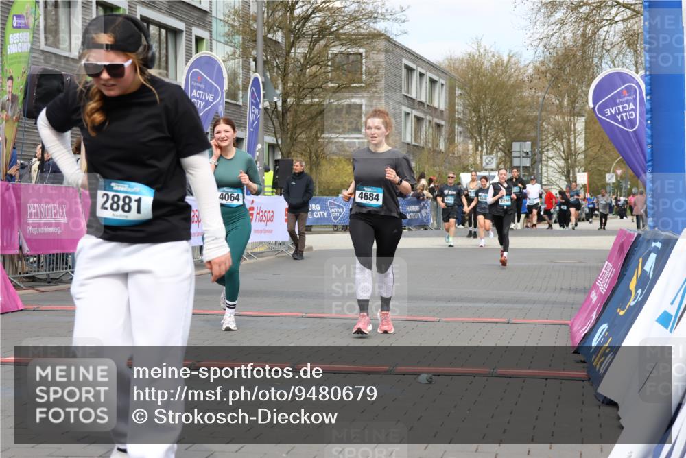 12.04.2026 - 45. Internationalen Wilhelmsburger Insellauf Strokosch-Dieckow http://msf.ph/oto/9480679 12.04.2026 13:26:30 Ziel 2881, 4064, 4684 meine-sportfotos.de