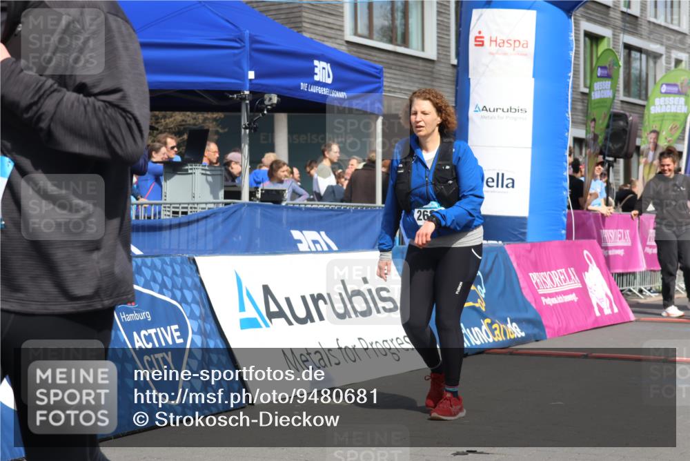 12.04.2026 - 45. Internationalen Wilhelmsburger Insellauf Strokosch-Dieckow http://msf.ph/oto/9480681 12.04.2026 11:54:50 Ziel 2679, 2680 meine-sportfotos.de