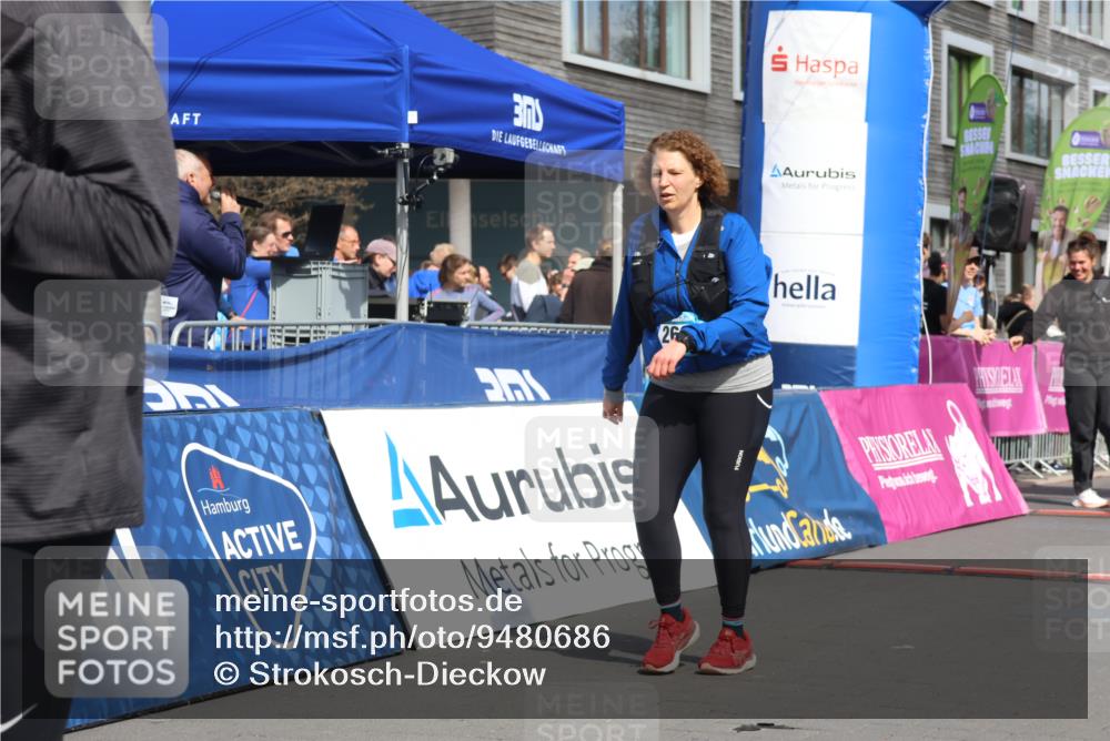 12.04.2026 - 45. Internationalen Wilhelmsburger Insellauf Strokosch-Dieckow http://msf.ph/oto/9480686 12.04.2026 11:54:50 Ziel 2679, 2680 meine-sportfotos.de