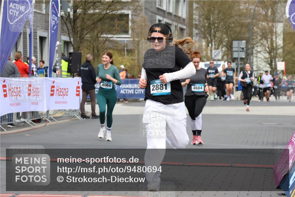 12.04.2026 - 45. Internationalen Wilhelmsburger Insellauf Strokosch-Dieckow http://msf.ph/oto/9480694 12.04.2026 13:26:27 Ziel 3024, 2881, 4064, 4684 meine-sportfotos.de