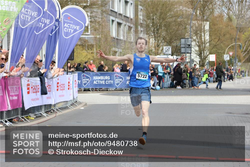 12.04.2026 - 45. Internationalen Wilhelmsburger Insellauf Strokosch-Dieckow http://msf.ph/oto/9480738 12.04.2026 12:46:05 Ziel 5722 meine-sportfotos.de