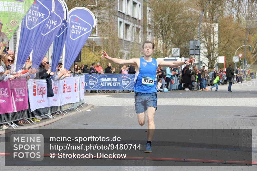 12.04.2026 - 45. Internationalen Wilhelmsburger Insellauf Strokosch-Dieckow http://msf.ph/oto/9480744 12.04.2026 12:46:05 Ziel 5722 meine-sportfotos.de