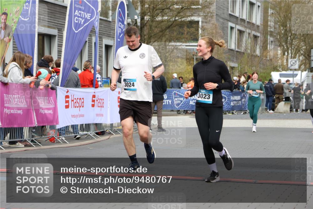 12.04.2026 - 45. Internationalen Wilhelmsburger Insellauf Strokosch-Dieckow http://msf.ph/oto/9480767 12.04.2026 13:26:22 Ziel 4431, 3023, 3024, 2881 meine-sportfotos.de