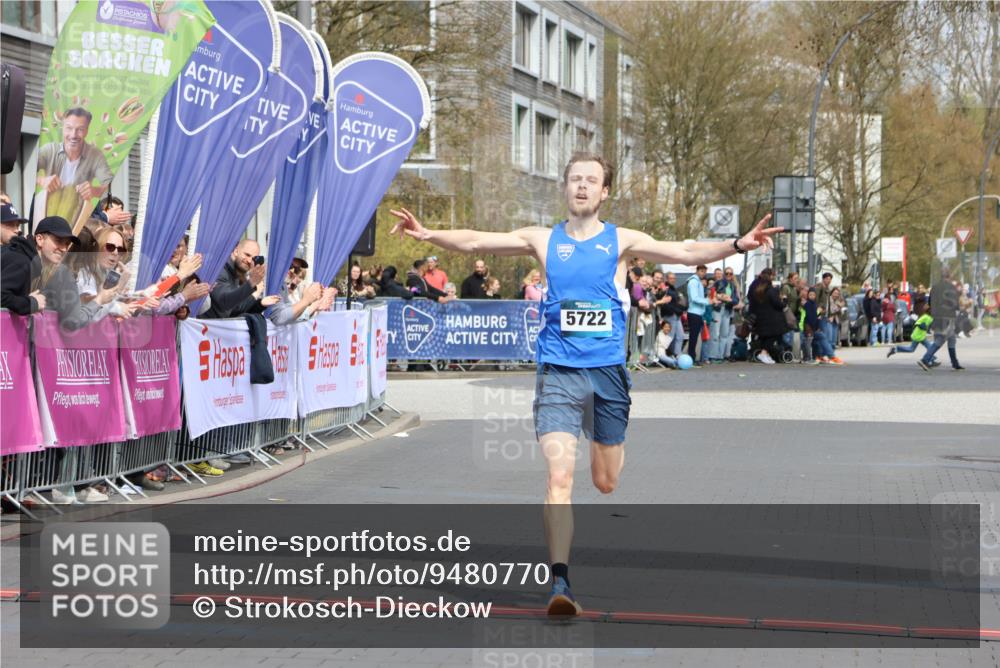 12.04.2026 - 45. Internationalen Wilhelmsburger Insellauf Strokosch-Dieckow http://msf.ph/oto/9480770 12.04.2026 12:46:05 Ziel 5722 meine-sportfotos.de