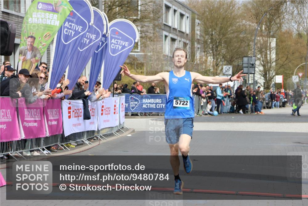 12.04.2026 - 45. Internationalen Wilhelmsburger Insellauf Strokosch-Dieckow http://msf.ph/oto/9480784 12.04.2026 12:46:05 Ziel 5722 meine-sportfotos.de