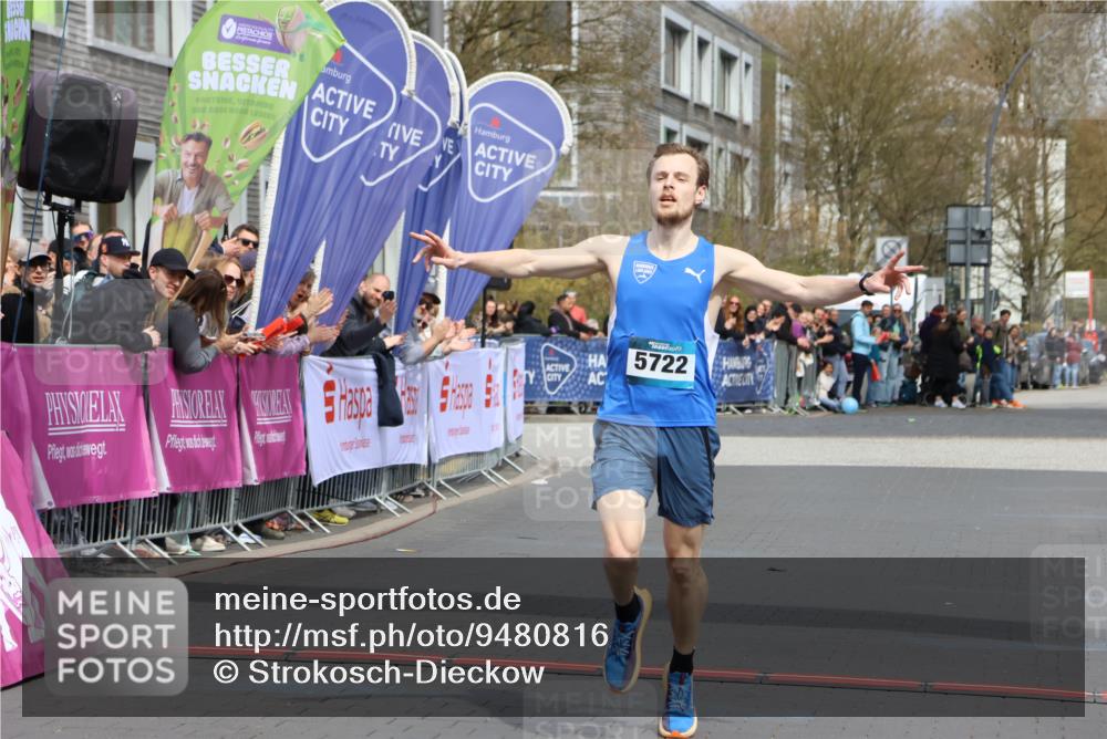 12.04.2026 - 45. Internationalen Wilhelmsburger Insellauf Strokosch-Dieckow http://msf.ph/oto/9480816 12.04.2026 12:46:06 Ziel 5722 meine-sportfotos.de