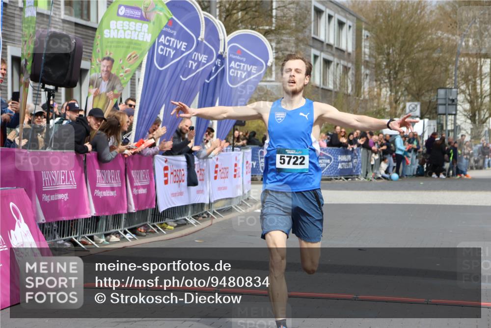 12.04.2026 - 45. Internationalen Wilhelmsburger Insellauf Strokosch-Dieckow http://msf.ph/oto/9480834 12.04.2026 12:46:06 Ziel 5722 meine-sportfotos.de