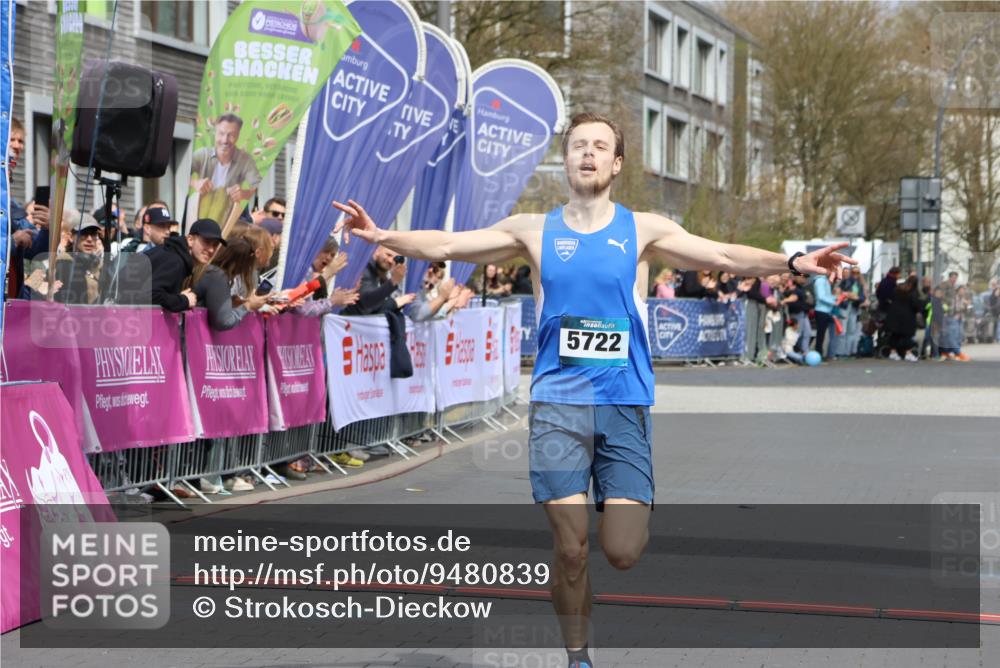 12.04.2026 - 45. Internationalen Wilhelmsburger Insellauf Strokosch-Dieckow http://msf.ph/oto/9480839 12.04.2026 12:46:06 Ziel 5722 meine-sportfotos.de
