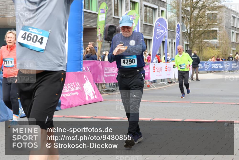 12.04.2026 - 45. Internationalen Wilhelmsburger Insellauf Strokosch-Dieckow http://msf.ph/oto/9480855 12.04.2026 13:26:16 Ziel 4790, 2717, 4431 meine-sportfotos.de