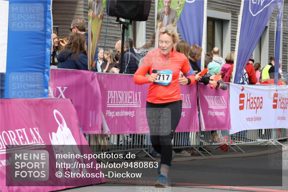 12.04.2026 - 45. Internationalen Wilhelmsburger Insellauf Strokosch-Dieckow http://msf.ph/oto/9480863 12.04.2026 13:26:13 Ziel 4604, 4790, 2717 meine-sportfotos.de