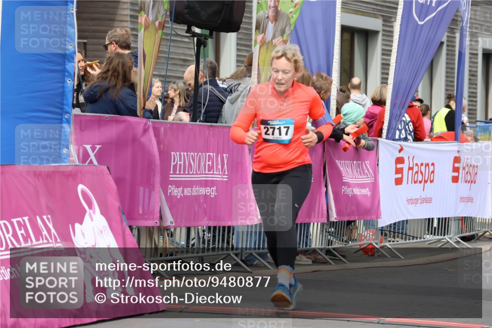12.04.2026 - 45. Internationalen Wilhelmsburger Insellauf Strokosch-Dieckow http://msf.ph/oto/9480877 12.04.2026 13:26:13 Ziel 4604, 4790, 2717 meine-sportfotos.de