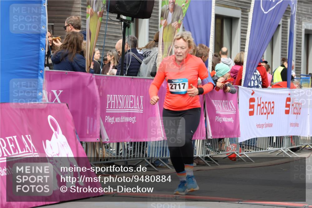 12.04.2026 - 45. Internationalen Wilhelmsburger Insellauf Strokosch-Dieckow http://msf.ph/oto/9480884 12.04.2026 13:26:13 Ziel 4604, 4790, 2717 meine-sportfotos.de
