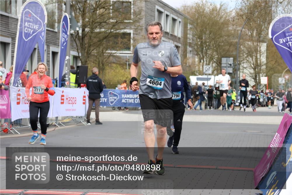 12.04.2026 - 45. Internationalen Wilhelmsburger Insellauf Strokosch-Dieckow http://msf.ph/oto/9480898 12.04.2026 13:26:11 Ziel 3649, 4604, 4790, 2717 meine-sportfotos.de