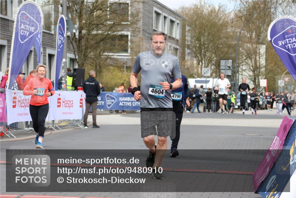 12.04.2026 - 45. Internationalen Wilhelmsburger Insellauf Strokosch-Dieckow http://msf.ph/oto/9480910 12.04.2026 13:26:11 Ziel 3649, 4604, 4790, 2717 meine-sportfotos.de