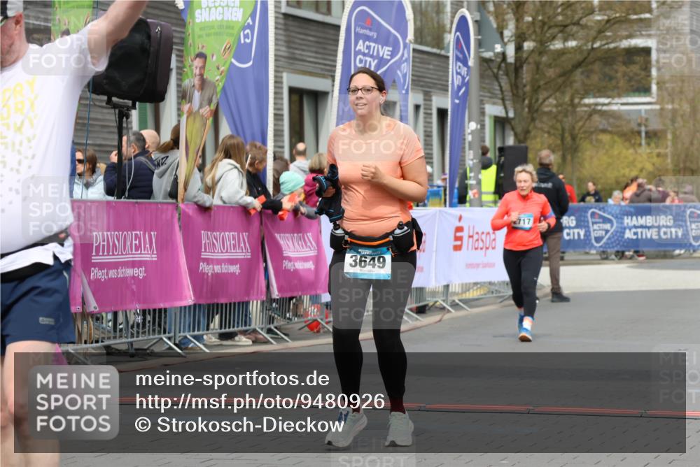 12.04.2026 - 45. Internationalen Wilhelmsburger Insellauf Strokosch-Dieckow http://msf.ph/oto/9480926 12.04.2026 13:26:09 Ziel 5757, 3649, 4604, 4790 meine-sportfotos.de