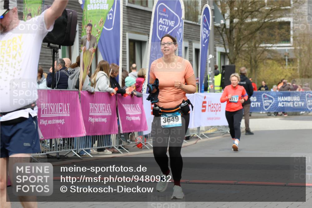 12.04.2026 - 45. Internationalen Wilhelmsburger Insellauf Strokosch-Dieckow http://msf.ph/oto/9480932 12.04.2026 13:26:09 Ziel 5757, 3649, 4604, 4790 meine-sportfotos.de