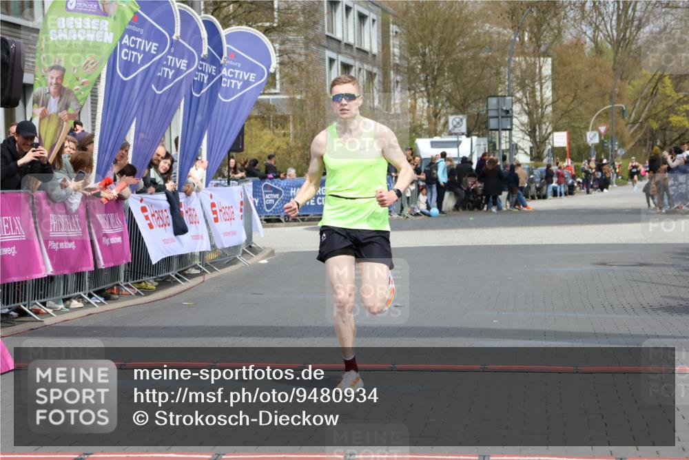 12.04.2026 - 45. Internationalen Wilhelmsburger Insellauf Strokosch-Dieckow http://msf.ph/oto/9480934 12.04.2026 12:46:39 Ziel 4093 meine-sportfotos.de