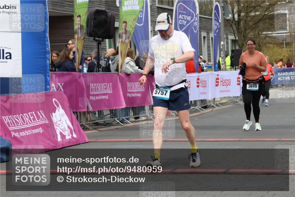 12.04.2026 - 45. Internationalen Wilhelmsburger Insellauf Strokosch-Dieckow http://msf.ph/oto/9480959 12.04.2026 13:26:07 Ziel 5757, 3649, 4604 meine-sportfotos.de