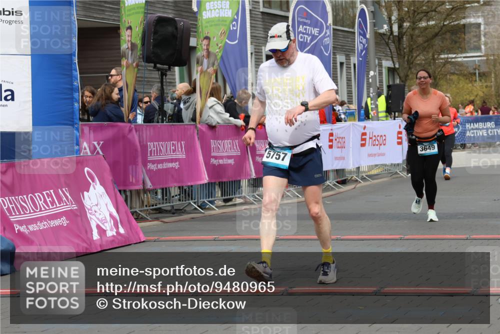 12.04.2026 - 45. Internationalen Wilhelmsburger Insellauf Strokosch-Dieckow http://msf.ph/oto/9480965 12.04.2026 13:26:07 Ziel 5757, 3649, 4604 meine-sportfotos.de