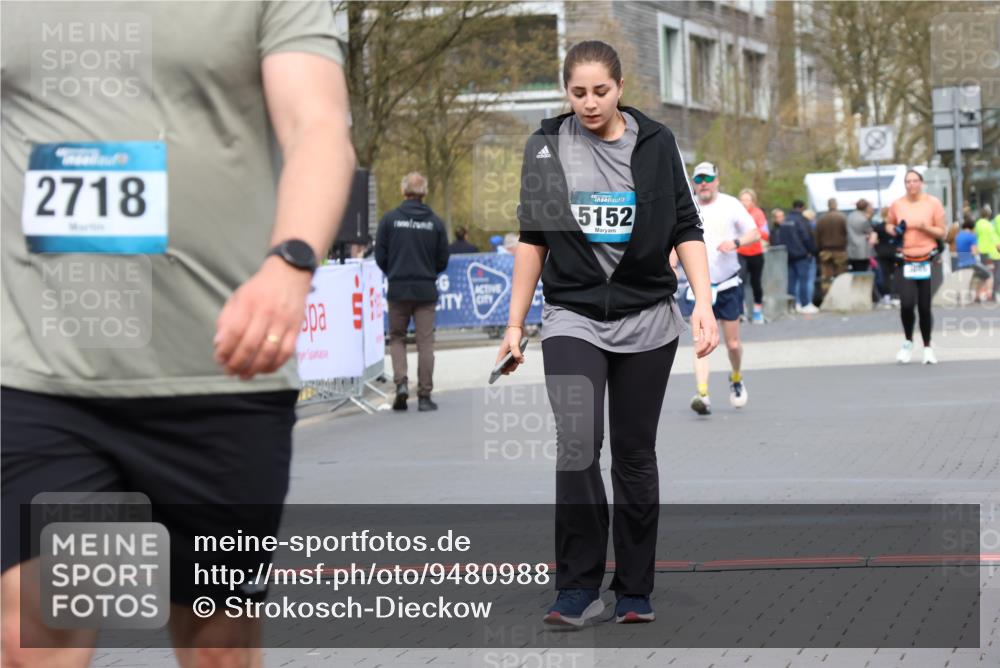 12.04.2026 - 45. Internationalen Wilhelmsburger Insellauf Strokosch-Dieckow http://msf.ph/oto/9480988 12.04.2026 13:25:59 Ziel 5152 meine-sportfotos.de