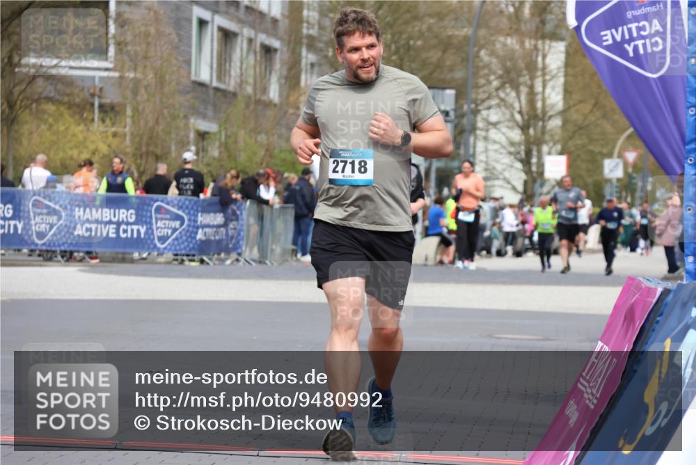 12.04.2026 - 45. Internationalen Wilhelmsburger Insellauf Strokosch-Dieckow http://msf.ph/oto/9480992 12.04.2026 13:25:54 Ziel 2718, 5152 meine-sportfotos.de