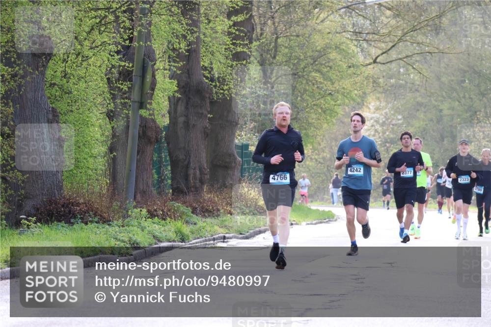 12.04.2026 - 45. Internationalen Wilhelmsburger Insellauf Yannick Fuchs http://msf.ph/oto/9480997 12.04.2026 10:20:54 Laufen 4242, 2377, 4766, 2323, 2780 meine-sportfotos.de