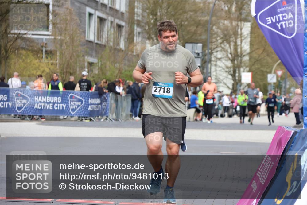 12.04.2026 - 45. Internationalen Wilhelmsburger Insellauf Strokosch-Dieckow http://msf.ph/oto/9481013 12.04.2026 13:25:53 Ziel 2718 meine-sportfotos.de