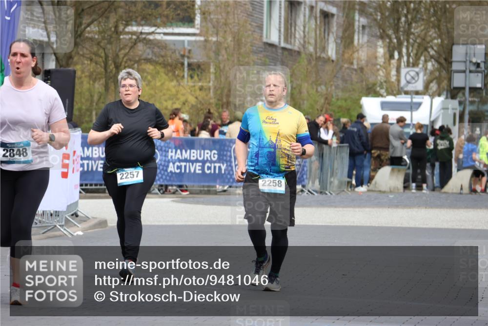 12.04.2026 - 45. Internationalen Wilhelmsburger Insellauf Strokosch-Dieckow http://msf.ph/oto/9481046 12.04.2026 13:25:44 Ziel 2848, 2258, 2257 meine-sportfotos.de