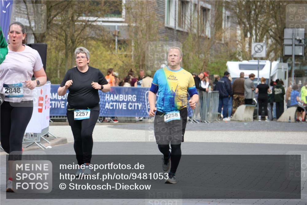 12.04.2026 - 45. Internationalen Wilhelmsburger Insellauf Strokosch-Dieckow http://msf.ph/oto/9481053 12.04.2026 13:25:44 Ziel 2848, 2258, 2257 meine-sportfotos.de