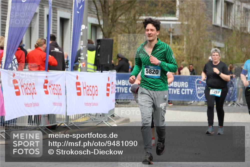 12.04.2026 - 45. Internationalen Wilhelmsburger Insellauf Strokosch-Dieckow http://msf.ph/oto/9481090 12.04.2026 13:25:42 Ziel 2848 meine-sportfotos.de