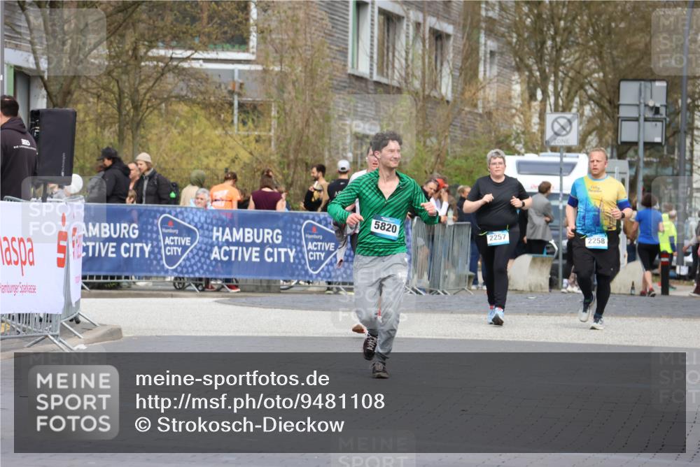 12.04.2026 - 45. Internationalen Wilhelmsburger Insellauf Strokosch-Dieckow http://msf.ph/oto/9481108 12.04.2026 13:25:38 Ziel  meine-sportfotos.de