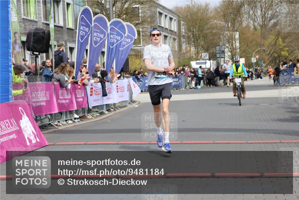12.04.2026 - 45. Internationalen Wilhelmsburger Insellauf Strokosch-Dieckow http://msf.ph/oto/9481184 12.04.2026 12:47:23 Ziel 3048 meine-sportfotos.de