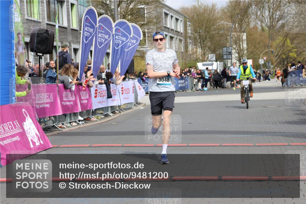 12.04.2026 - 45. Internationalen Wilhelmsburger Insellauf Strokosch-Dieckow http://msf.ph/oto/9481200 12.04.2026 12:47:23 Ziel 3048 meine-sportfotos.de