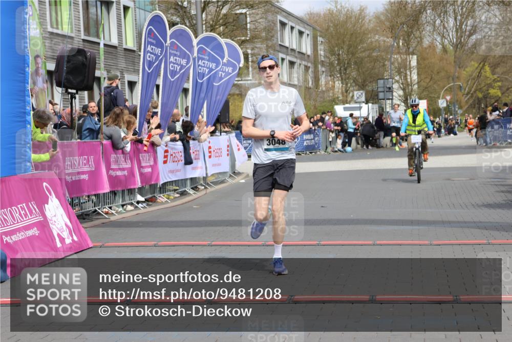 12.04.2026 - 45. Internationalen Wilhelmsburger Insellauf Strokosch-Dieckow http://msf.ph/oto/9481208 12.04.2026 12:47:23 Ziel 3048 meine-sportfotos.de