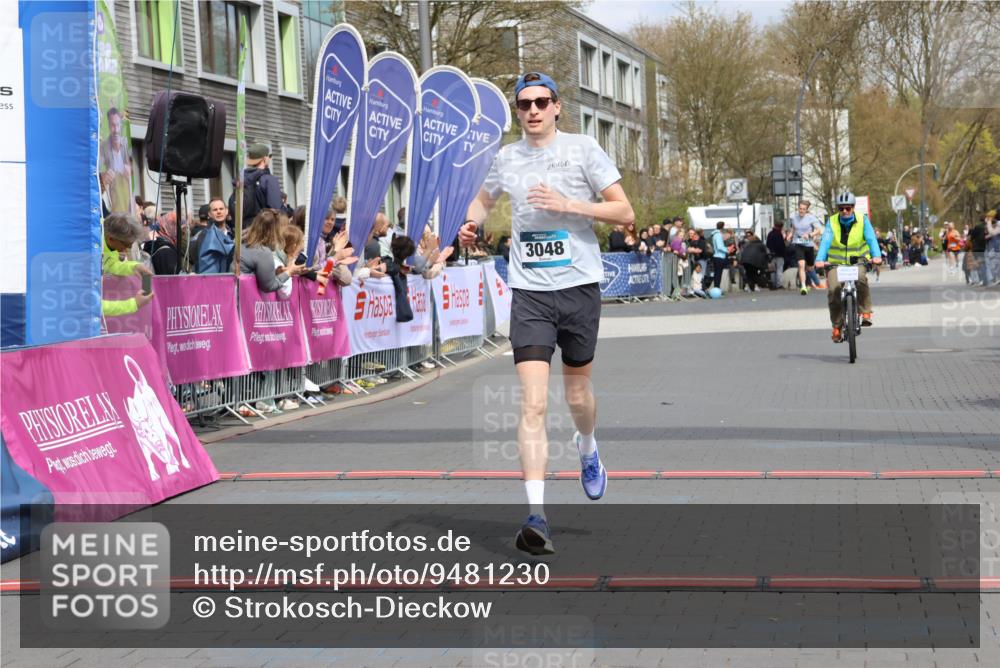 12.04.2026 - 45. Internationalen Wilhelmsburger Insellauf Strokosch-Dieckow http://msf.ph/oto/9481230 12.04.2026 12:47:23 Ziel 3048 meine-sportfotos.de