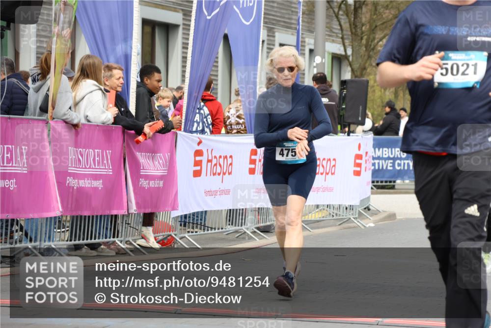12.04.2026 - 45. Internationalen Wilhelmsburger Insellauf Strokosch-Dieckow http://msf.ph/oto/9481254 12.04.2026 13:25:21 Ziel 5021, 4751, 2558, 2557 meine-sportfotos.de