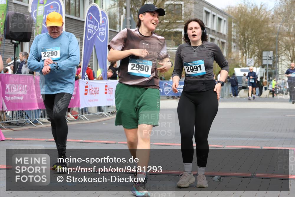 12.04.2026 - 45. Internationalen Wilhelmsburger Insellauf Strokosch-Dieckow http://msf.ph/oto/9481293 12.04.2026 13:25:10 Ziel 2290, 4812, 2990, 2991, 2012 meine-sportfotos.de