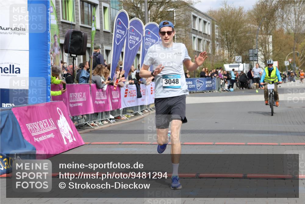 12.04.2026 - 45. Internationalen Wilhelmsburger Insellauf Strokosch-Dieckow http://msf.ph/oto/9481294 12.04.2026 12:47:23 Ziel 3048 meine-sportfotos.de