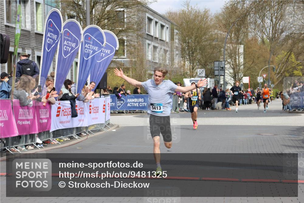 12.04.2026 - 45. Internationalen Wilhelmsburger Insellauf Strokosch-Dieckow http://msf.ph/oto/9481325 12.04.2026 12:47:29 Ziel 5413 meine-sportfotos.de