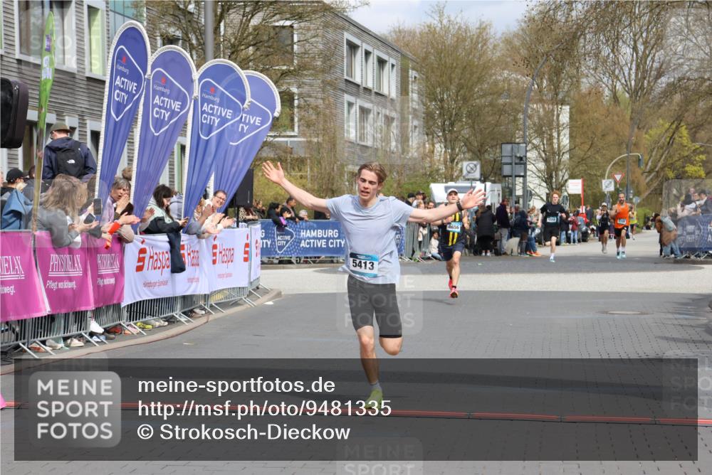 12.04.2026 - 45. Internationalen Wilhelmsburger Insellauf Strokosch-Dieckow http://msf.ph/oto/9481335 12.04.2026 12:47:29 Ziel 5413 meine-sportfotos.de