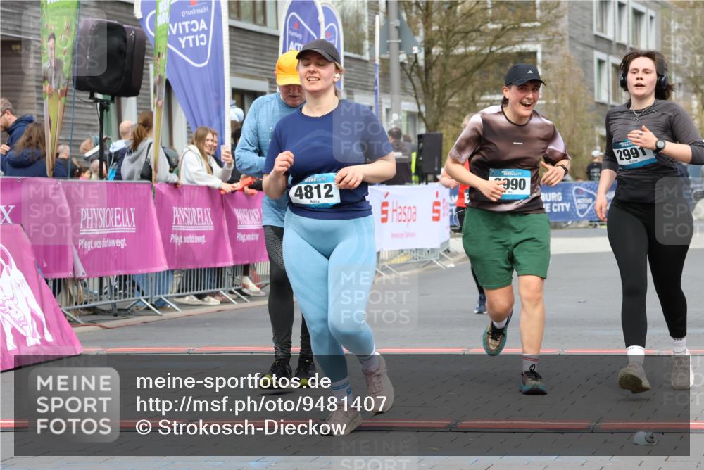 12.04.2026 - 45. Internationalen Wilhelmsburger Insellauf Strokosch-Dieckow http://msf.ph/oto/9481407 12.04.2026 13:25:08 Ziel 2111, 2112, 2290, 4812, 2990, 2991, 2012 meine-sportfotos.de