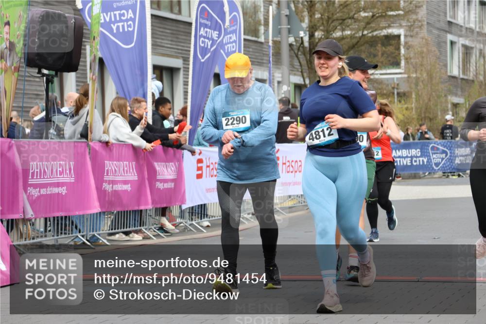 12.04.2026 - 45. Internationalen Wilhelmsburger Insellauf Strokosch-Dieckow http://msf.ph/oto/9481454 12.04.2026 13:25:07 Ziel 2111, 2112, 2290, 4812, 2990, 2991, 2012 meine-sportfotos.de