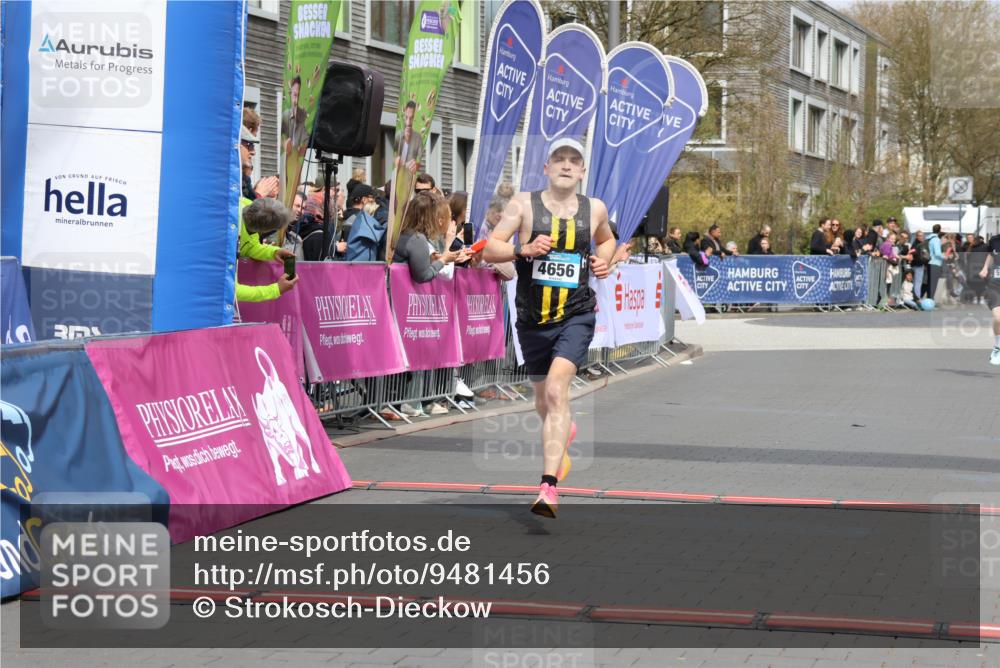 12.04.2026 - 45. Internationalen Wilhelmsburger Insellauf Strokosch-Dieckow http://msf.ph/oto/9481456 12.04.2026 12:47:33 Ziel 5413, 4656, 5556 meine-sportfotos.de