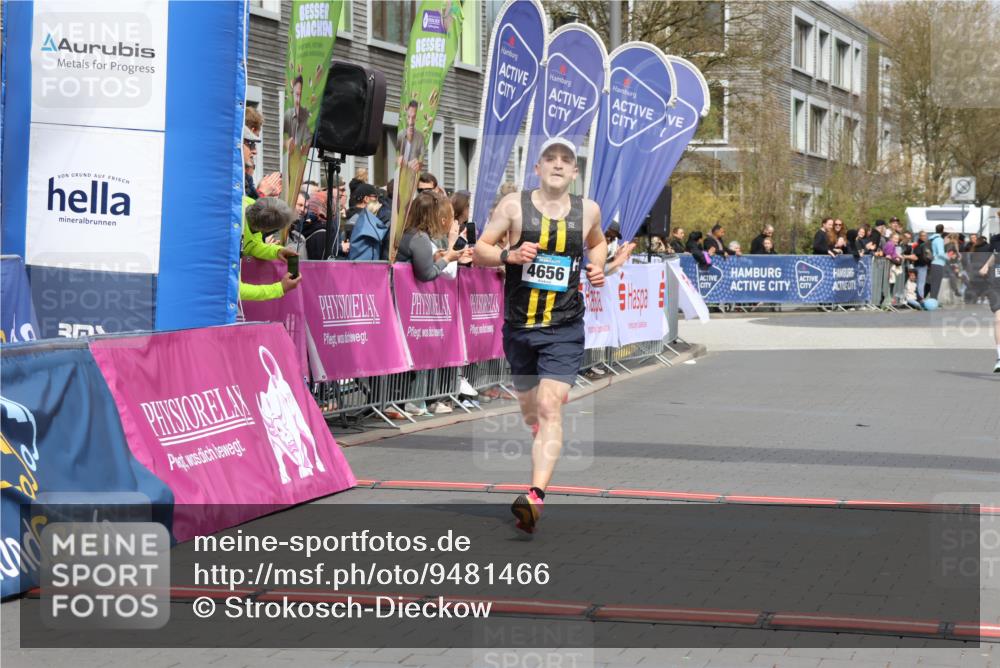 12.04.2026 - 45. Internationalen Wilhelmsburger Insellauf Strokosch-Dieckow http://msf.ph/oto/9481466 12.04.2026 12:47:33 Ziel 5413, 4656, 5556 meine-sportfotos.de