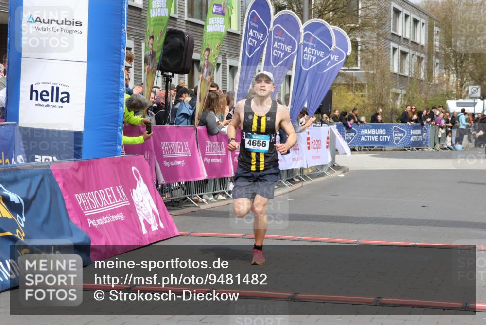 12.04.2026 - 45. Internationalen Wilhelmsburger Insellauf Strokosch-Dieckow http://msf.ph/oto/9481482 12.04.2026 12:47:34 Ziel 5413, 4656, 5556 meine-sportfotos.de