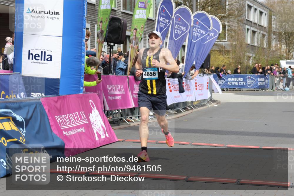 12.04.2026 - 45. Internationalen Wilhelmsburger Insellauf Strokosch-Dieckow http://msf.ph/oto/9481505 12.04.2026 12:47:34 Ziel 5413, 4656, 5556 meine-sportfotos.de